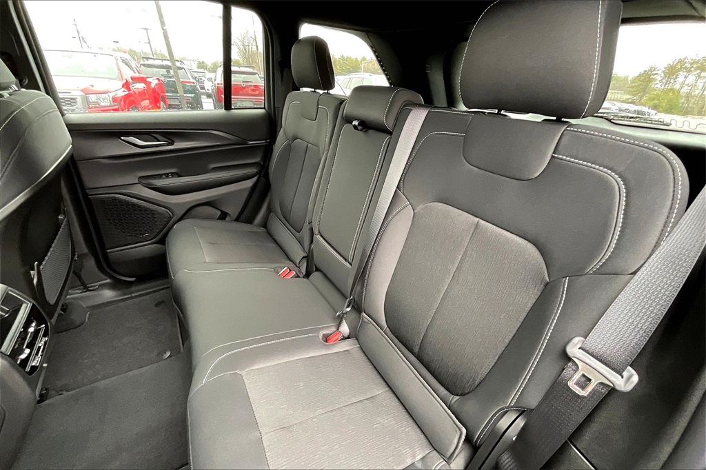 2025 Jeep Grand Cherokee Laredo - Photo 15