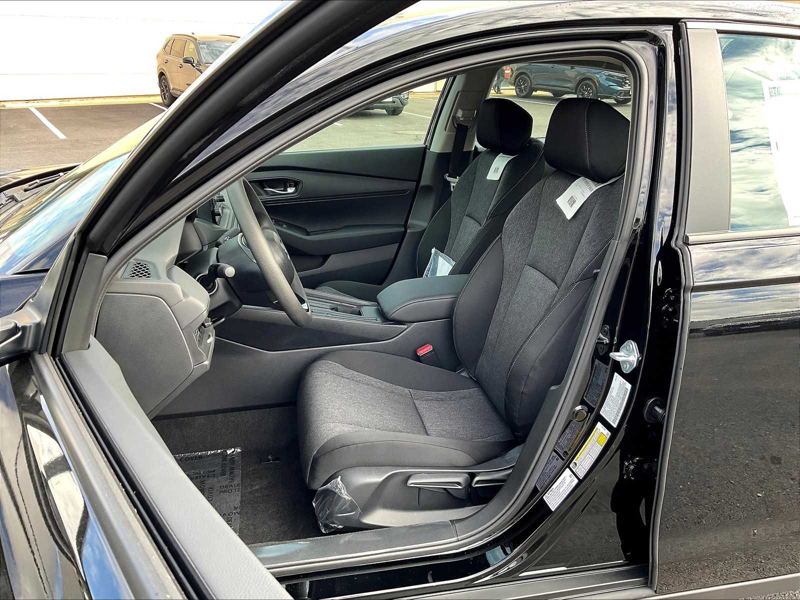 2025 Honda Accord LX - Photo 11