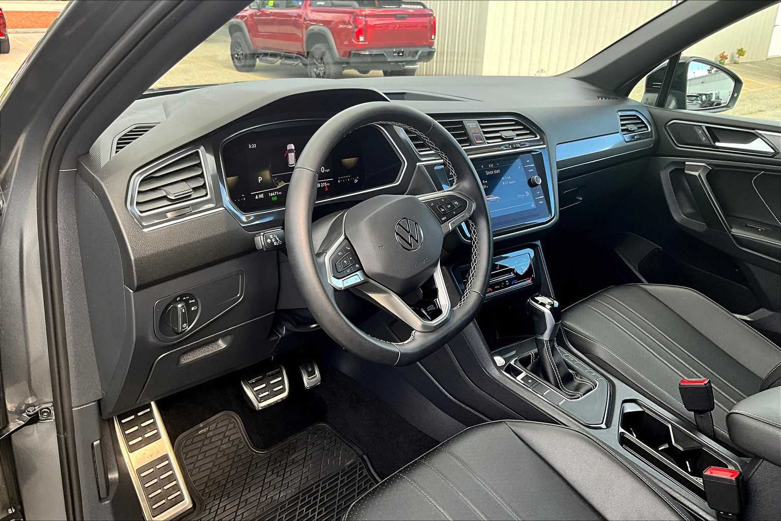 2023 Volkswagen Tiguan SE R-Line Black - Photo 8