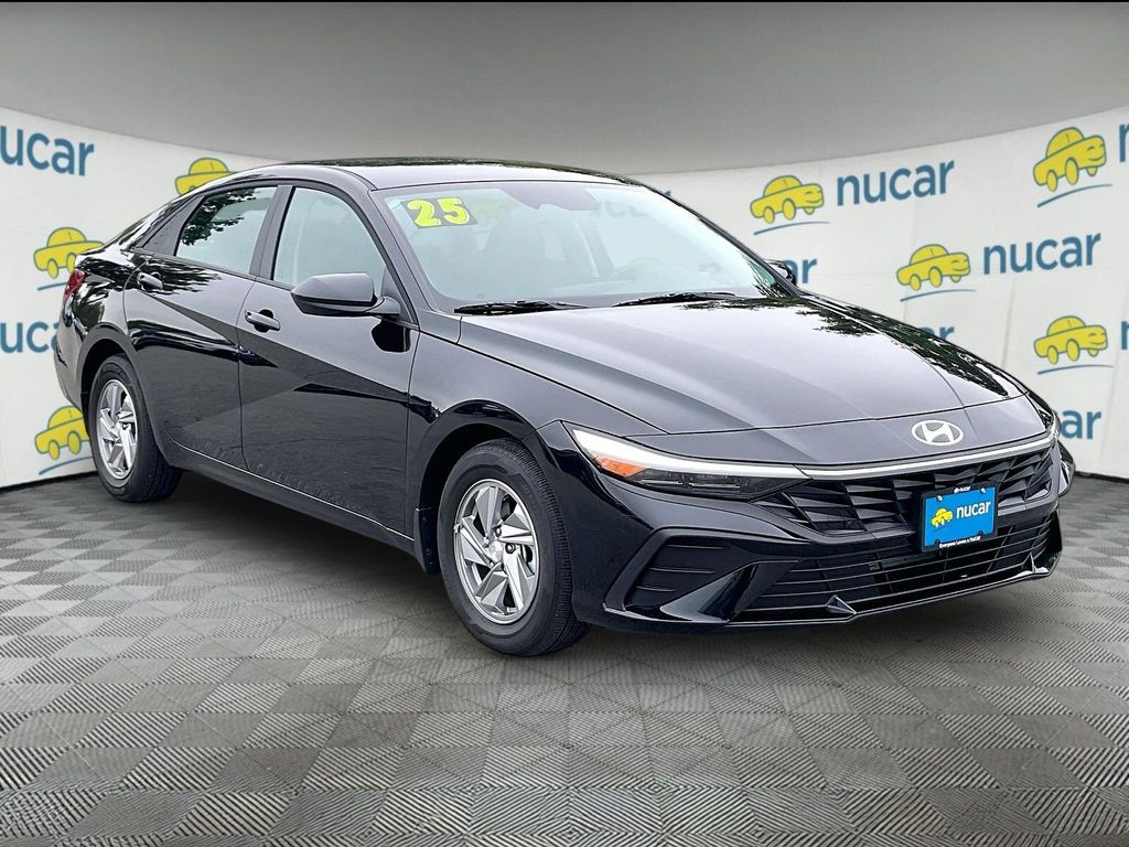 2025 Hyundai Elantra SE