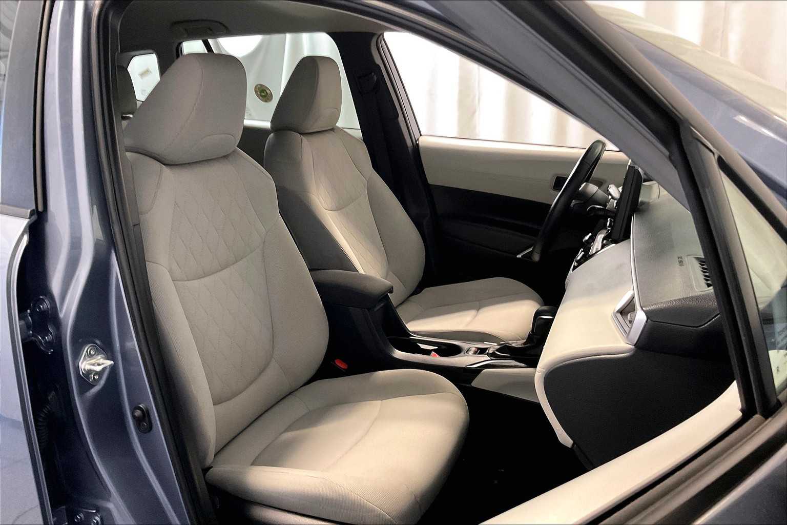 2022 Toyota Corolla Cross LE - Photo 11