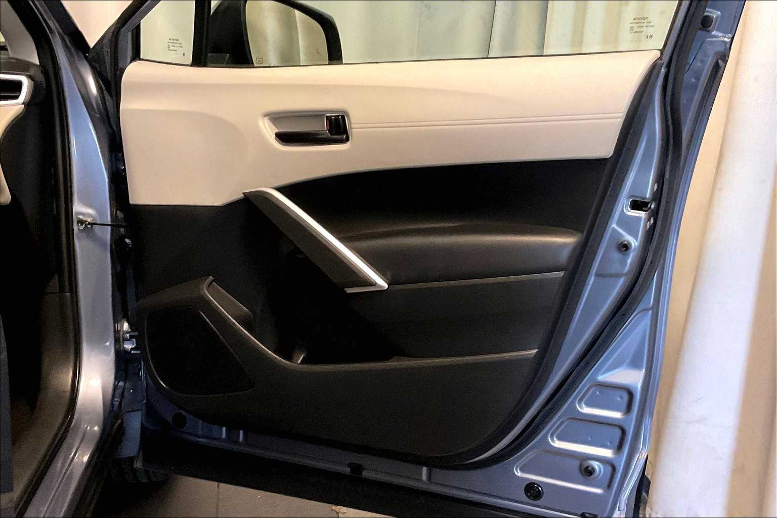 2022 Toyota Corolla Cross LE - Photo 12