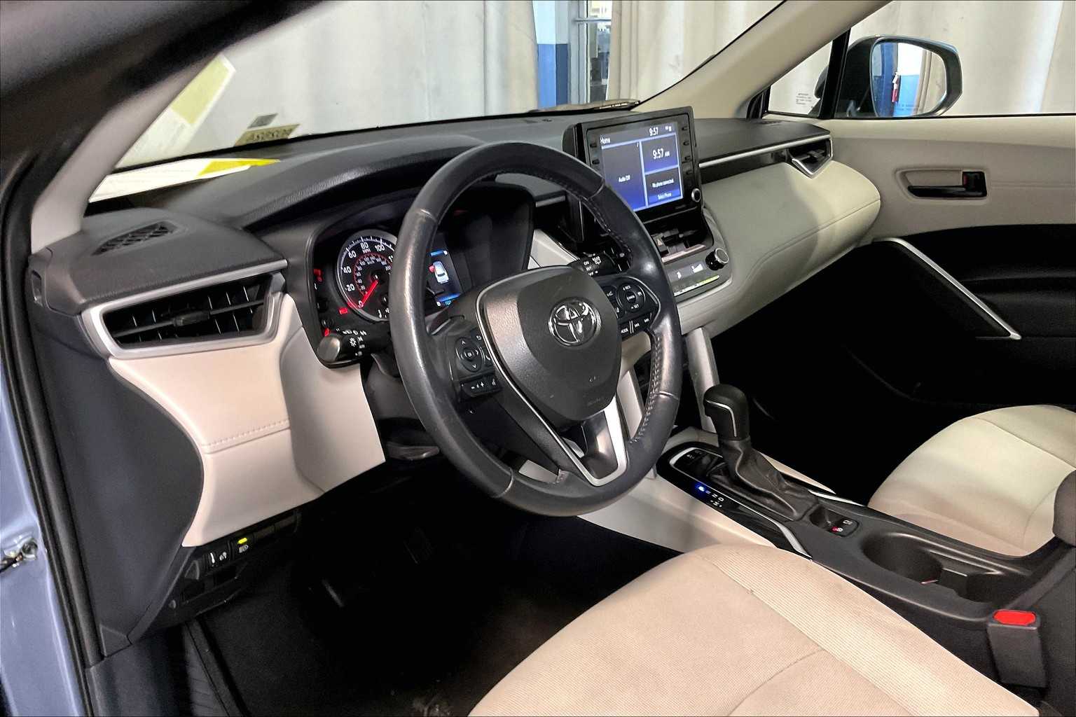 2022 Toyota Corolla Cross LE - Photo 8
