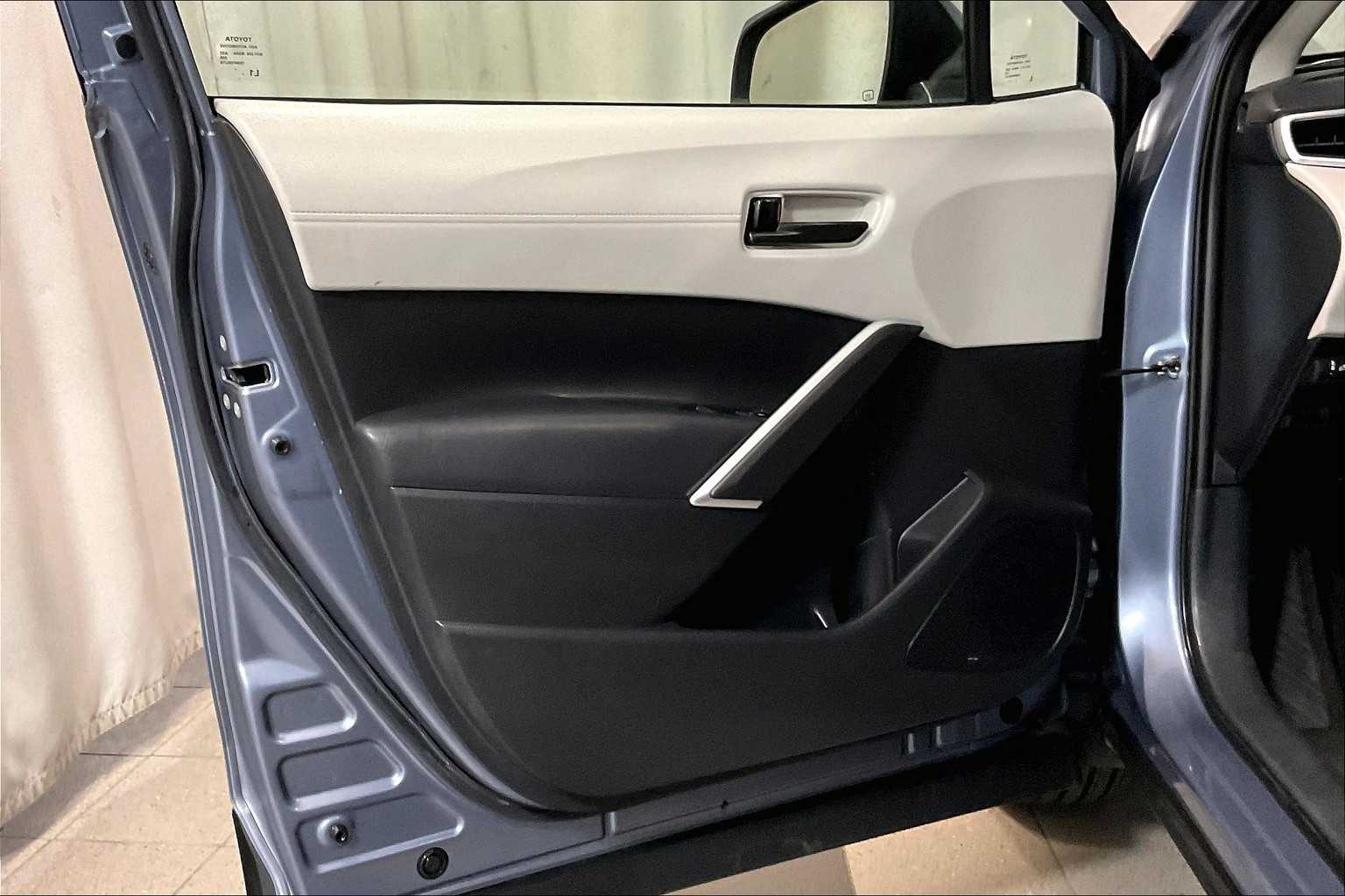 2022 Toyota Corolla Cross LE - Photo 9