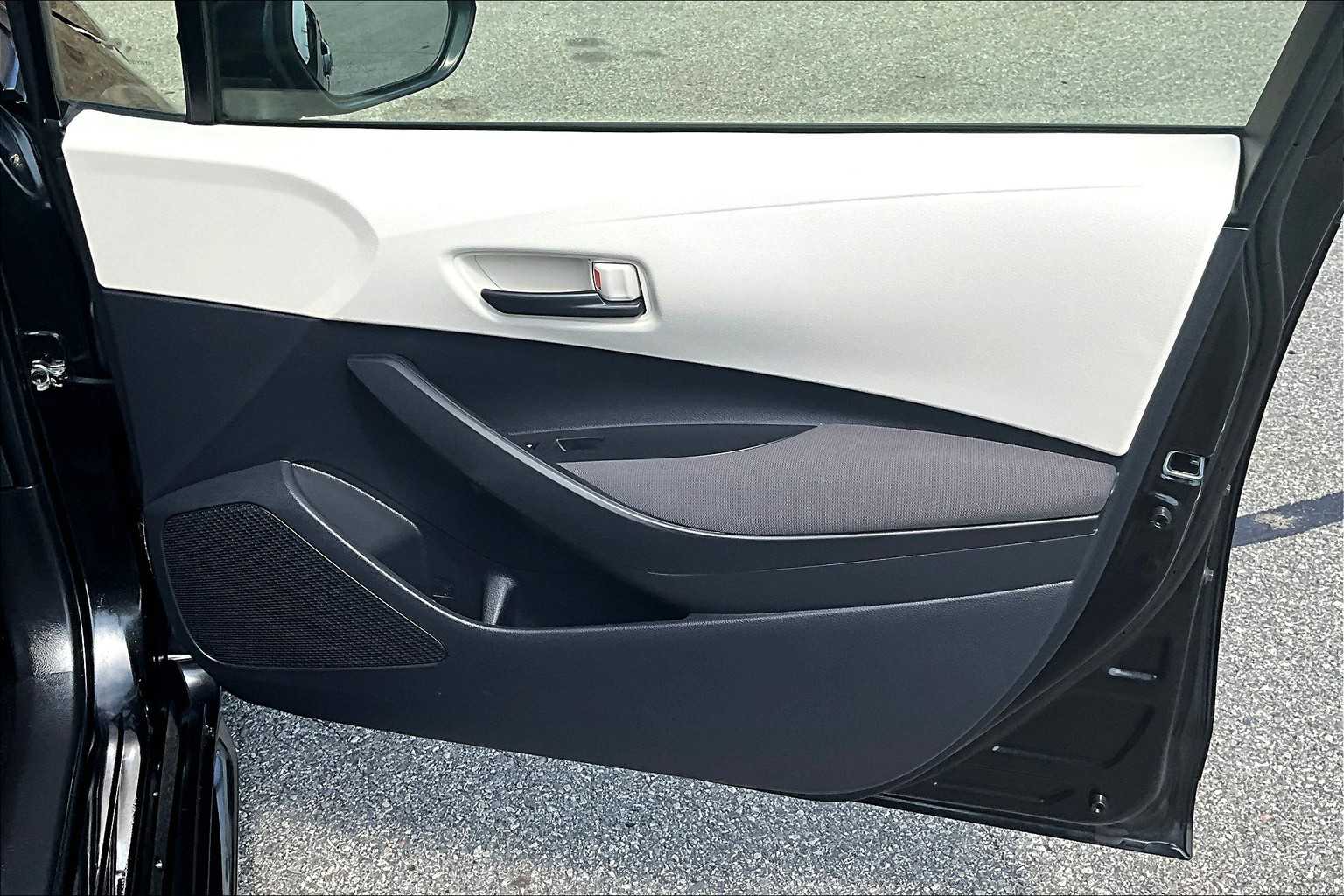 2022 Toyota Corolla LE - Photo 12