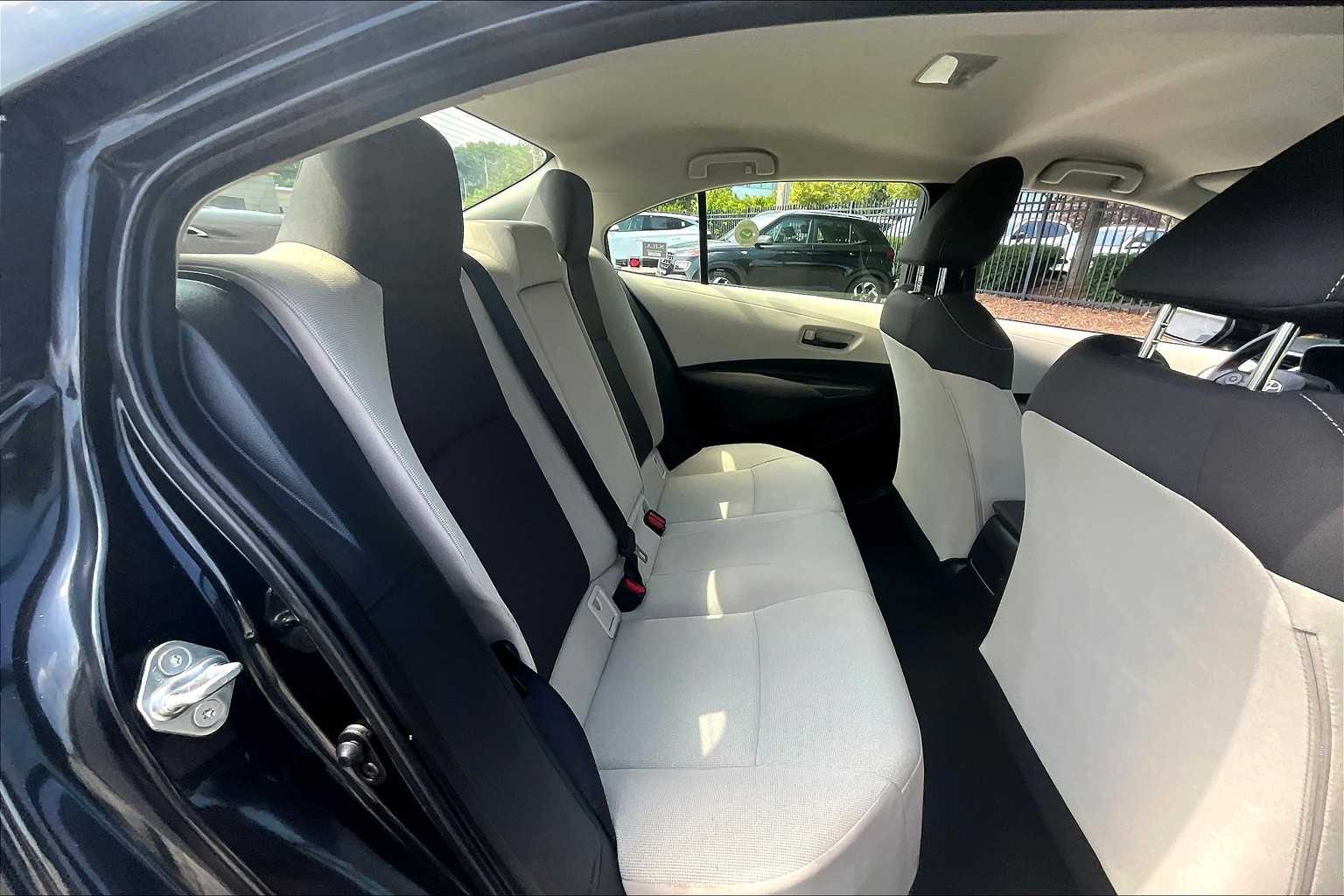 2022 Toyota Corolla LE - Photo 16