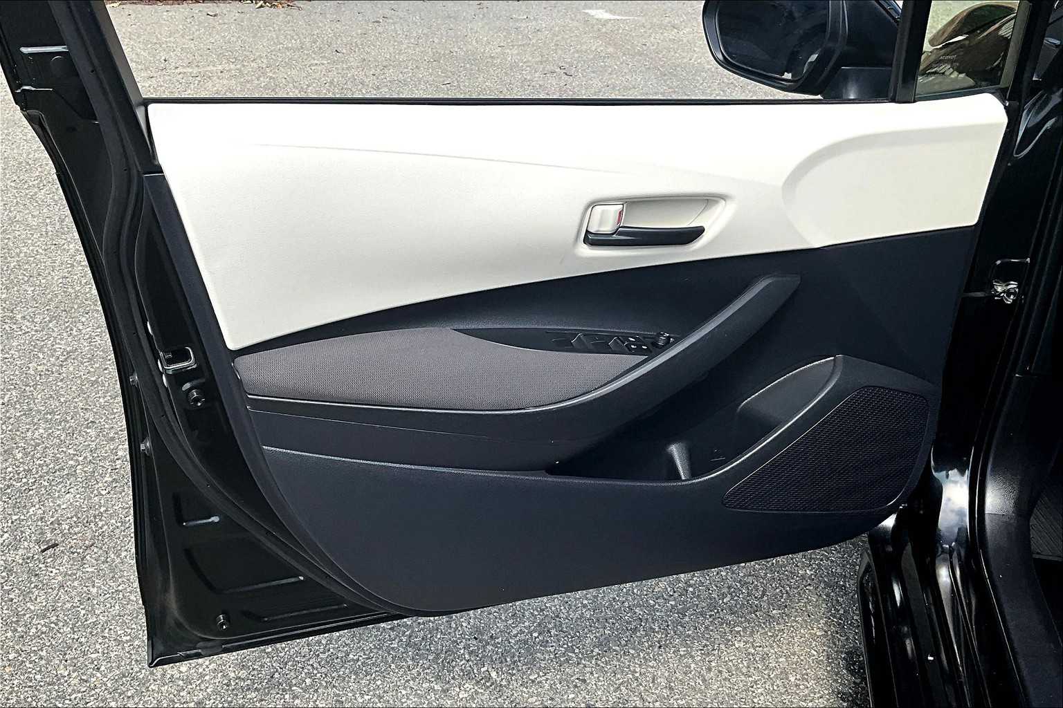 2022 Toyota Corolla LE - Photo 9