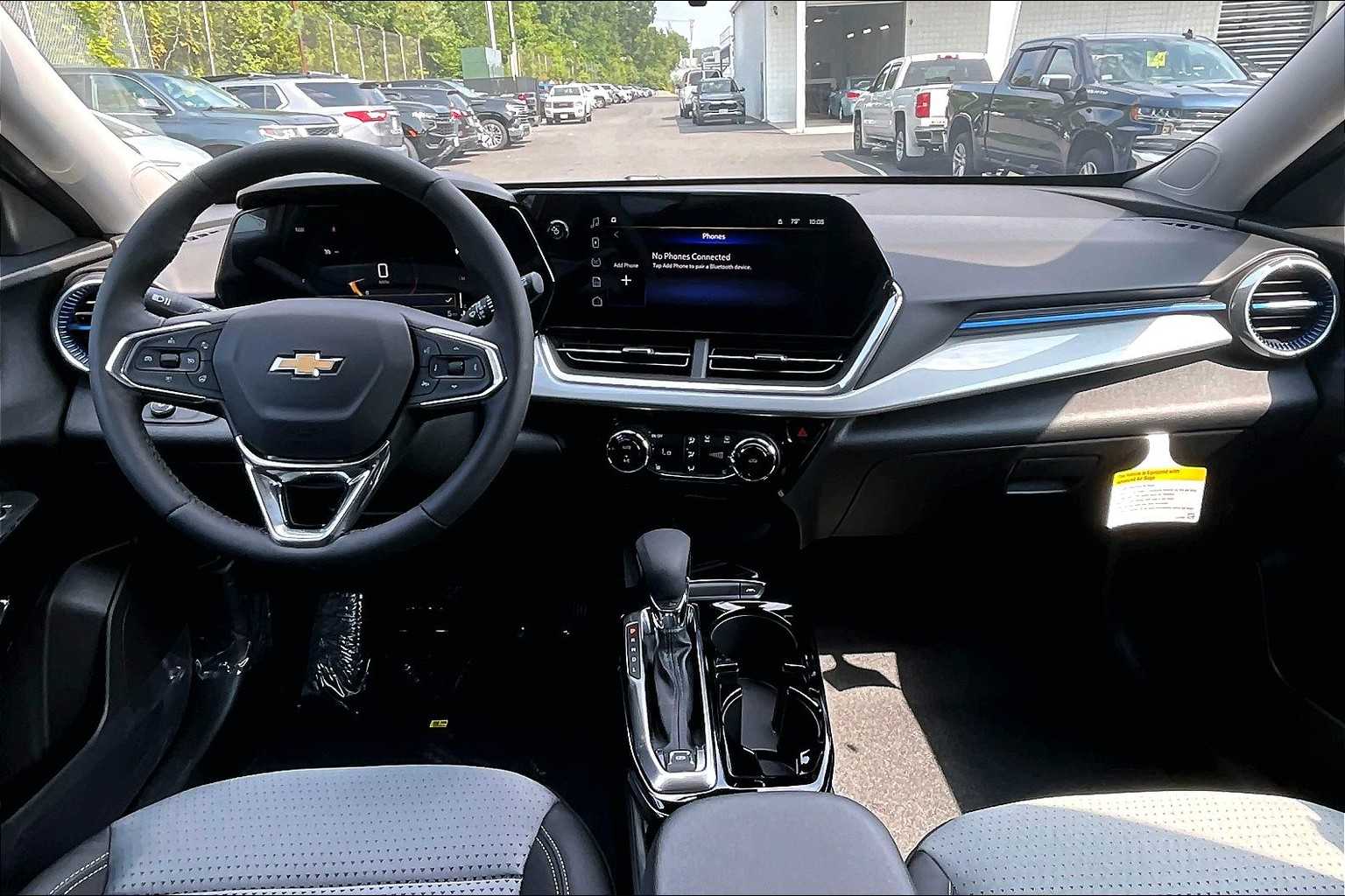 2025 Chevrolet Trax LT - Photo 12