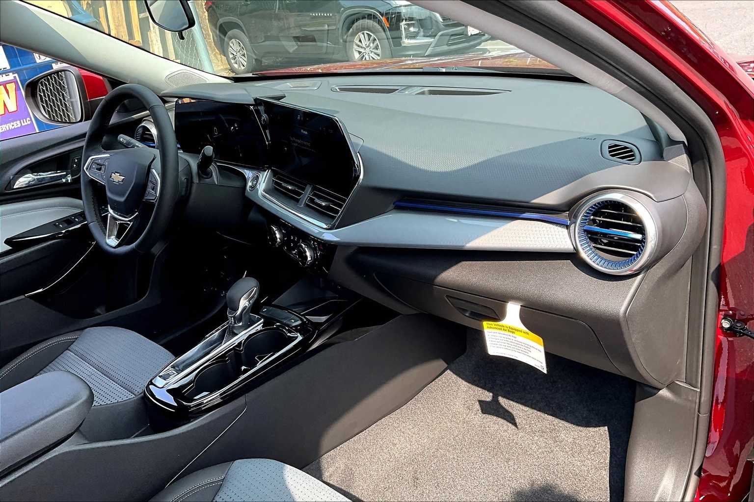 2025 Chevrolet Trax LT - Photo 10