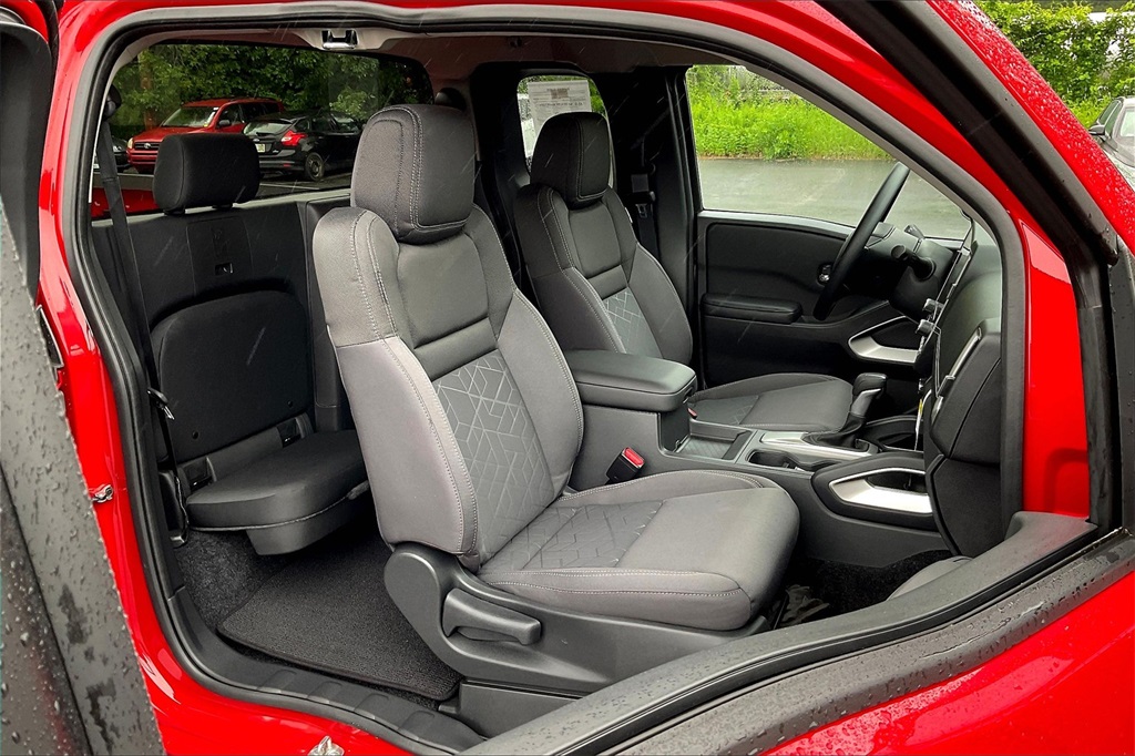 2025 Nissan Frontier SV - Photo 11