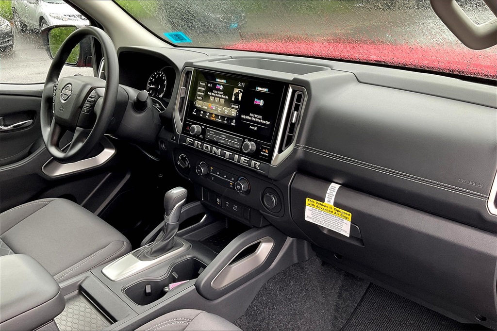 2025 Nissan Frontier SV - Photo 13