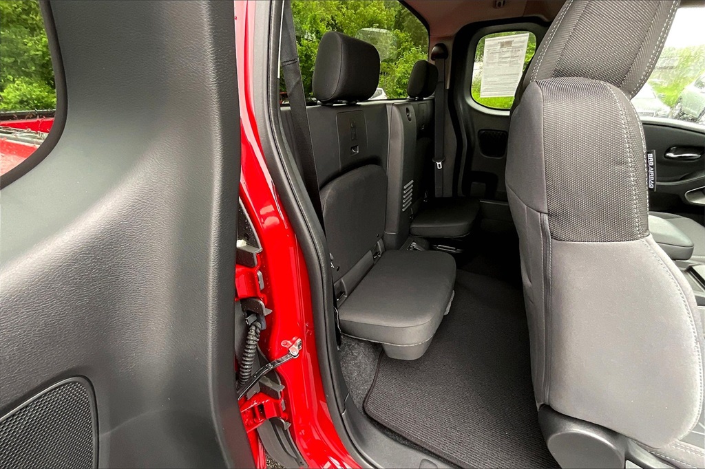 2025 Nissan Frontier SV - Photo 18