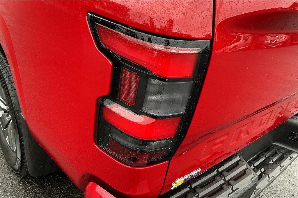 2025 Nissan Frontier SV - Photo 32