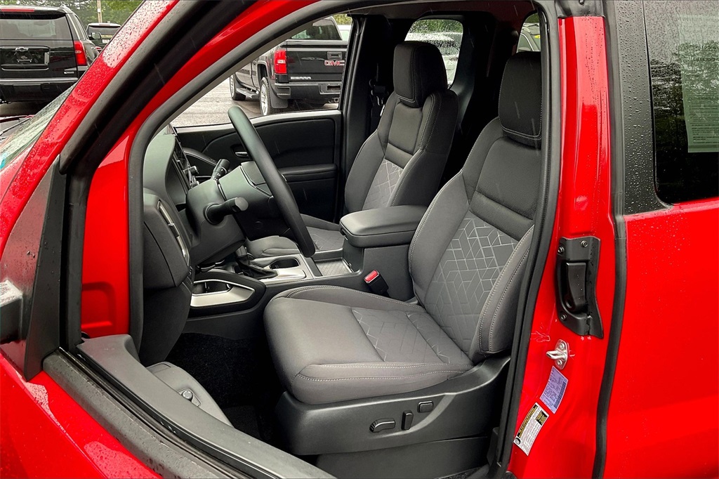 2025 Nissan Frontier SV - Photo 10