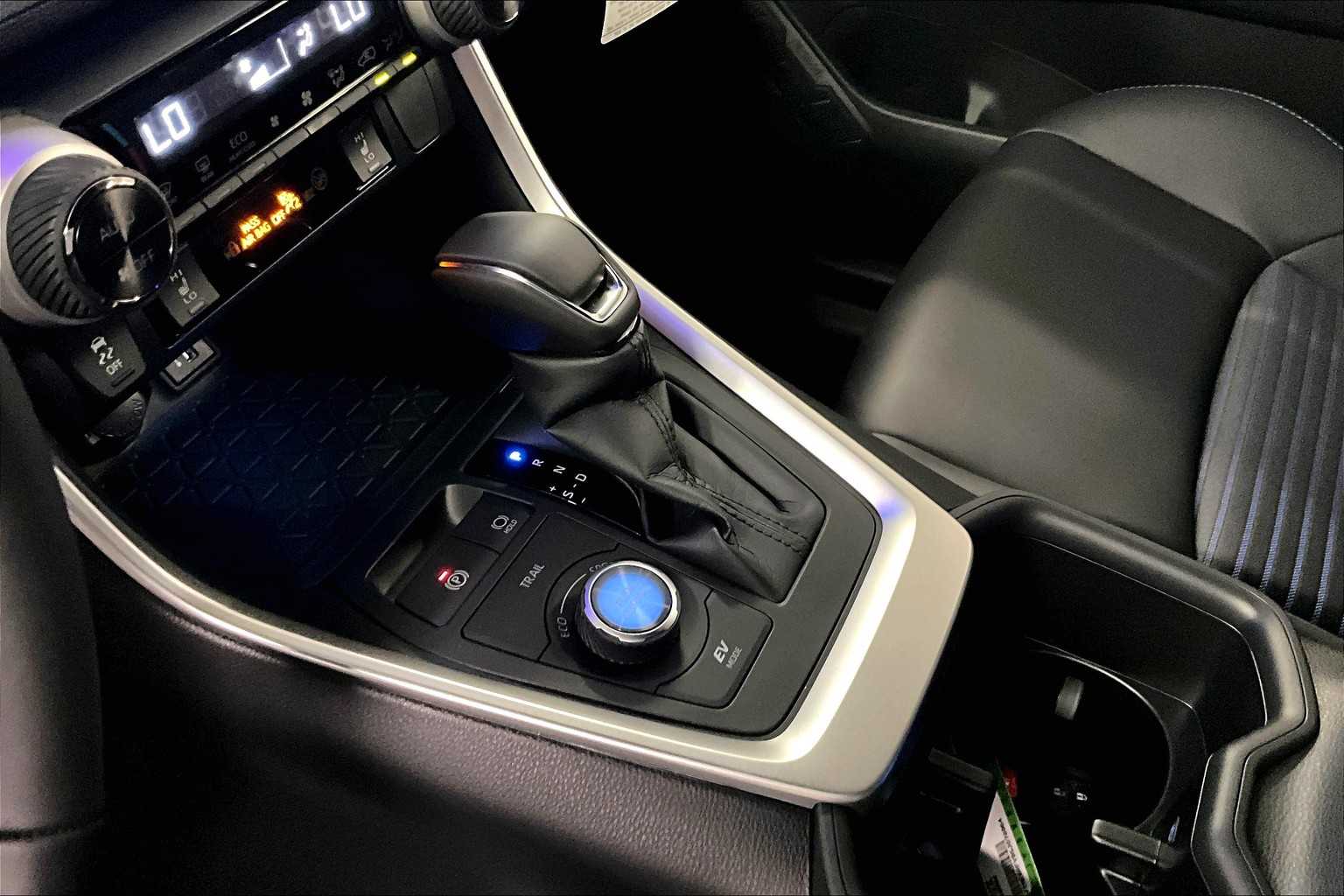 2025 Toyota RAV4 Hybrid XSE - Photo 14