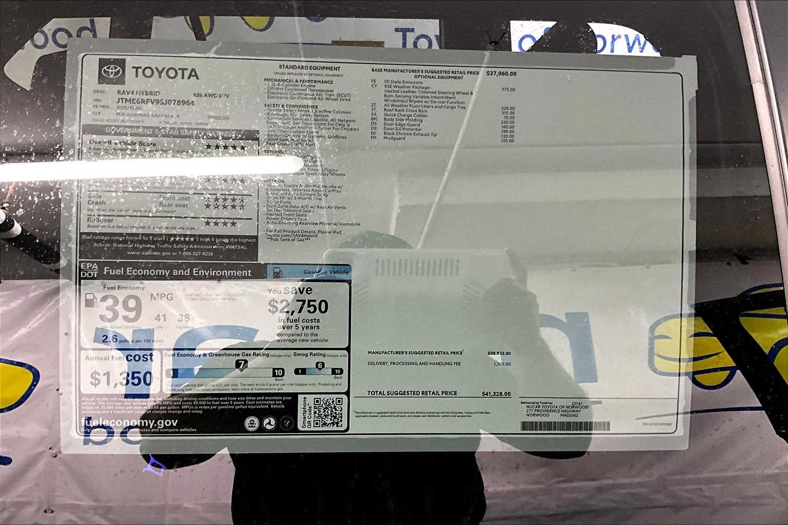 2025 Toyota RAV4 Hybrid XSE - Photo 18