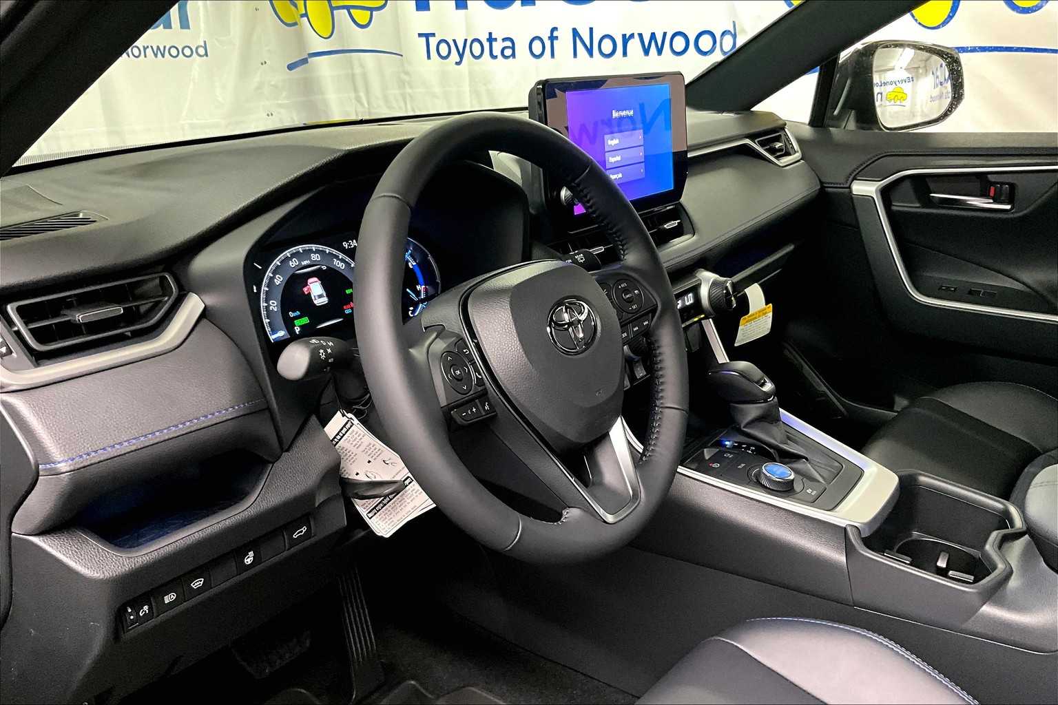 2025 Toyota RAV4 Hybrid XSE - Photo 9