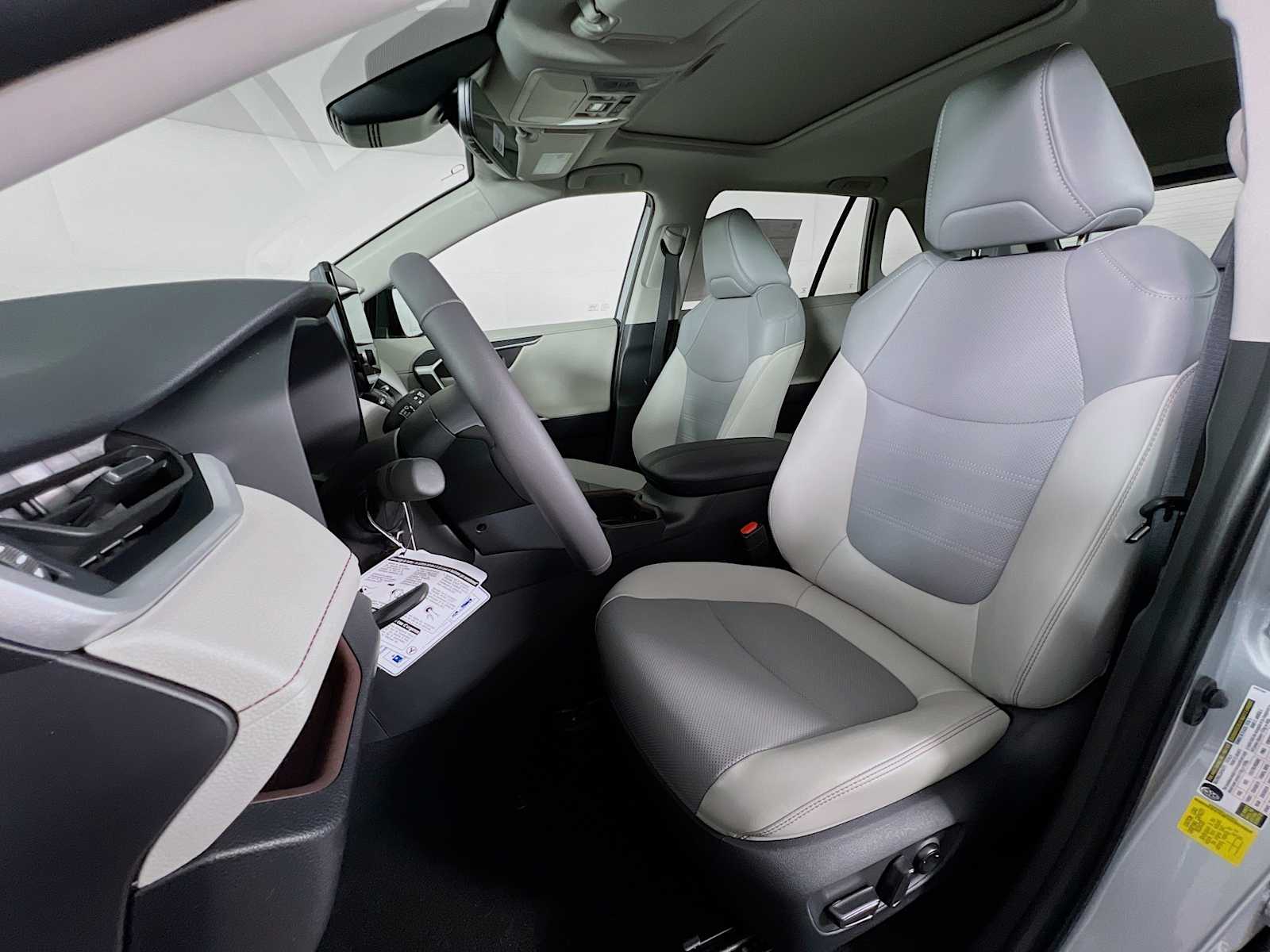 2025 Toyota RAV4 Limited - Photo 12