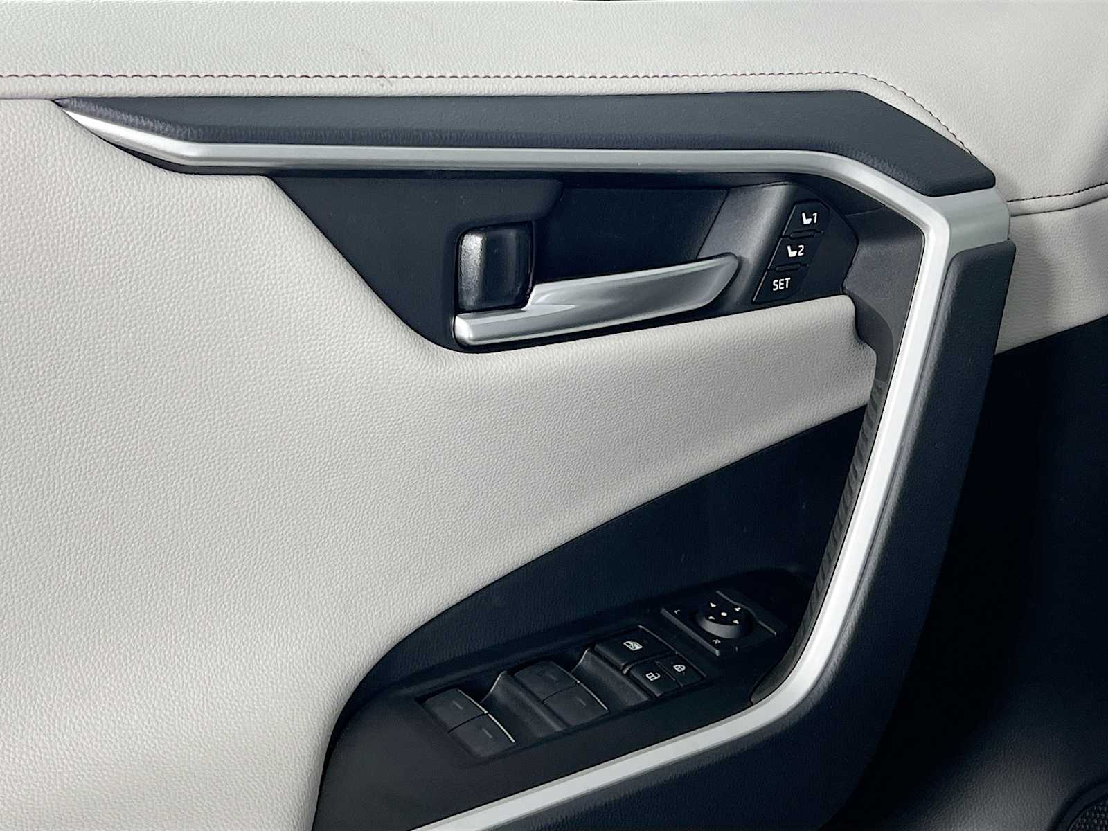 2025 Toyota RAV4 Limited - Photo 16