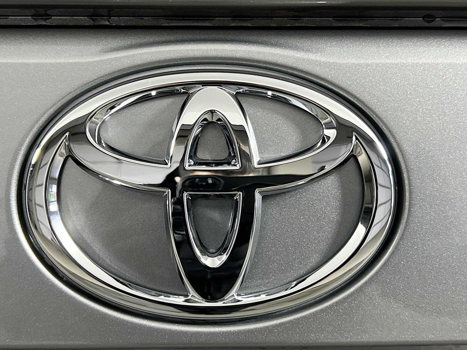 2025 Toyota RAV4 Limited - Photo 18