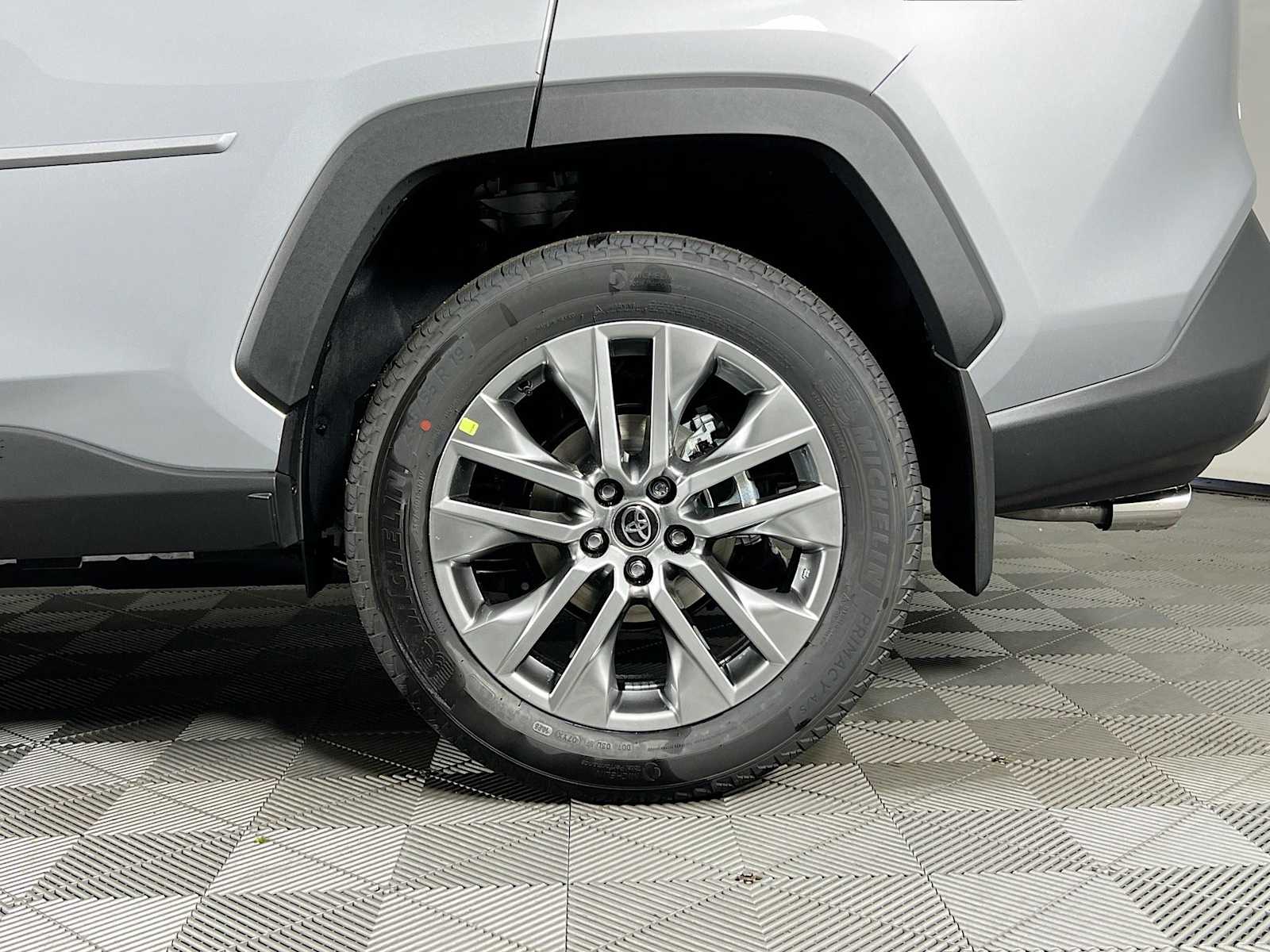 2025 Toyota RAV4 Limited - Photo 19