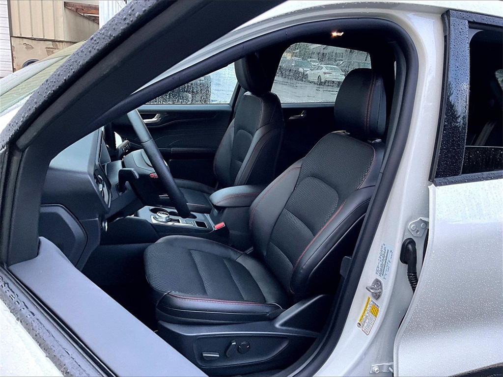 2026 Ford Escape ST-Line - Photo 10