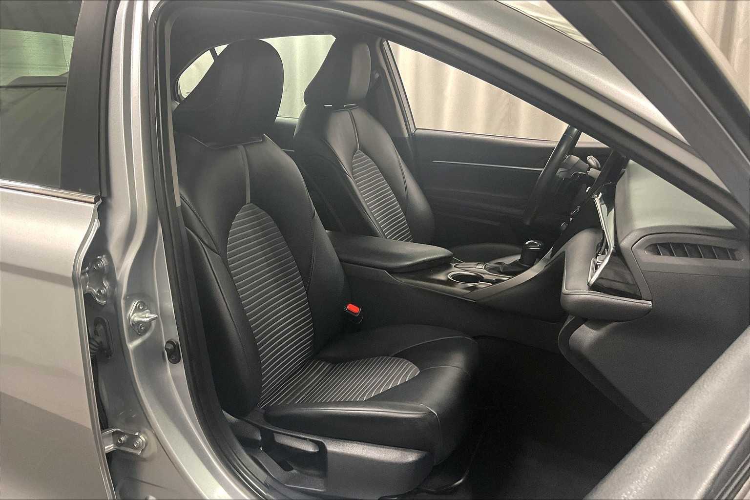 2023 Toyota Camry SE - Photo 11