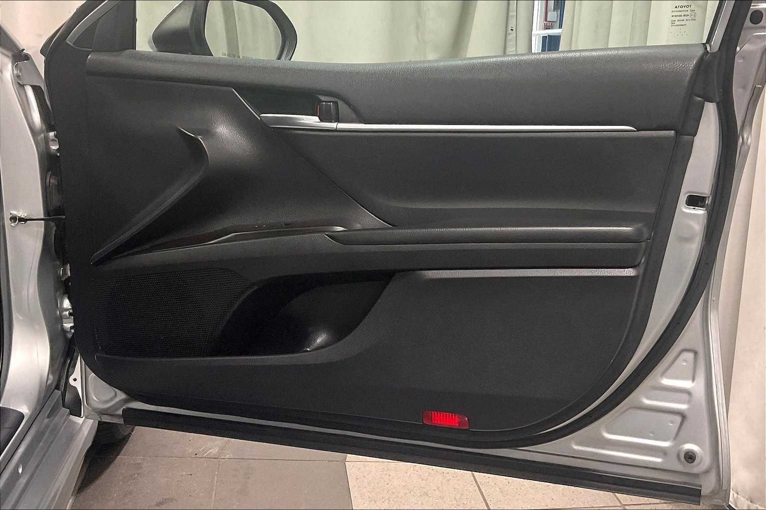 2023 Toyota Camry SE - Photo 12