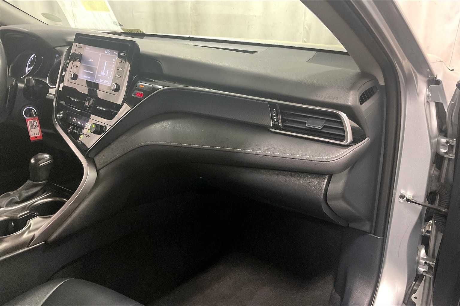2023 Toyota Camry SE - Photo 13