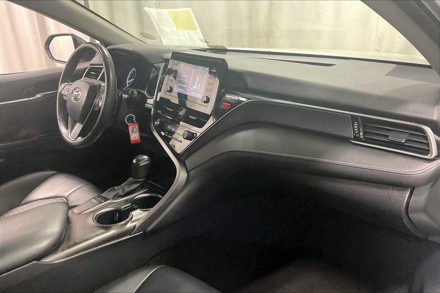 2023 Toyota Camry SE - Photo 14