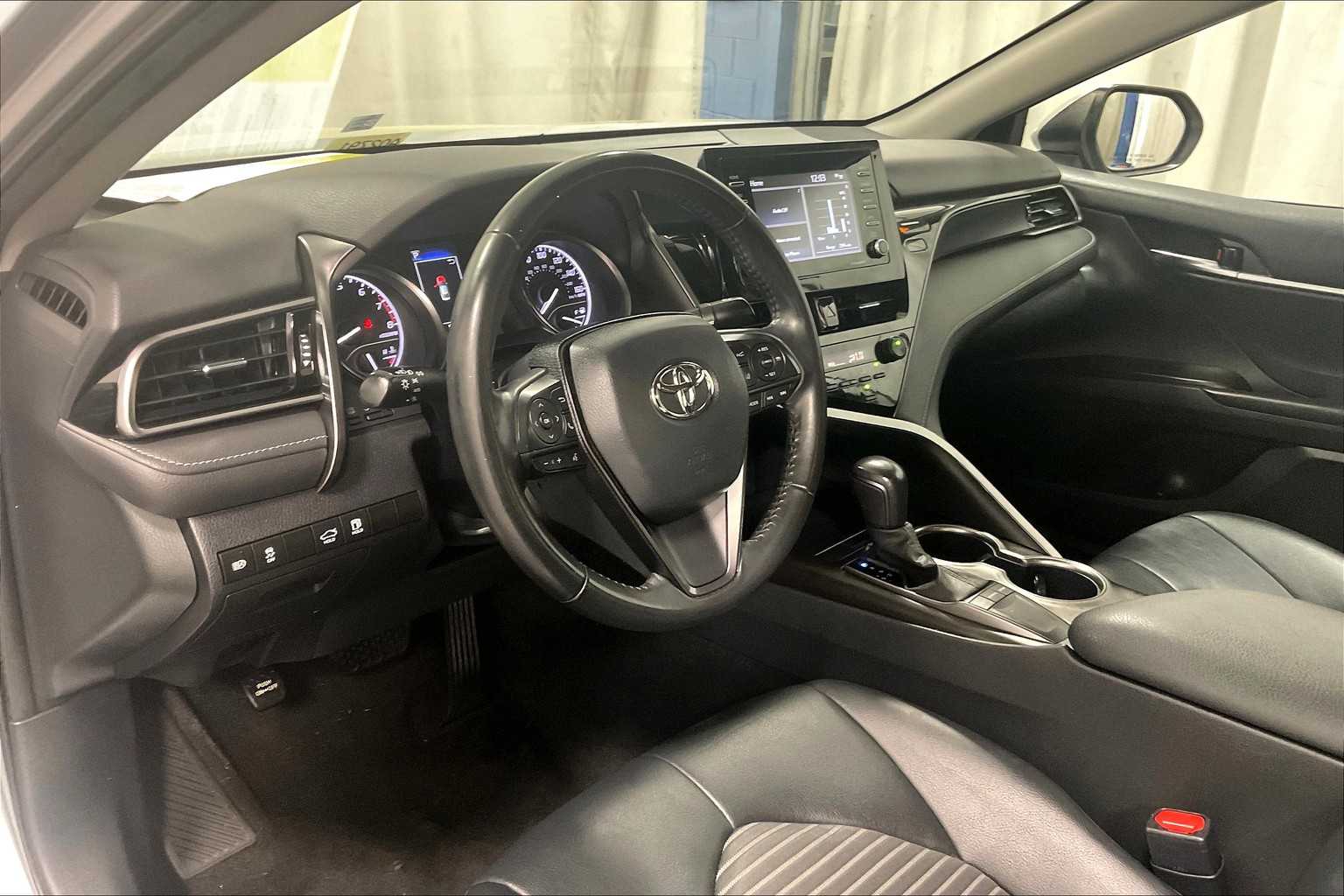 2023 Toyota Camry SE - Photo 8