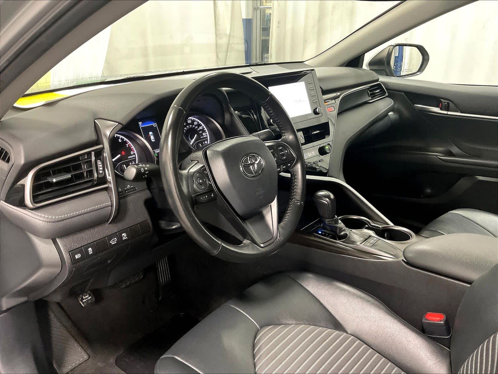 2023 Toyota Camry SE - Photo 8