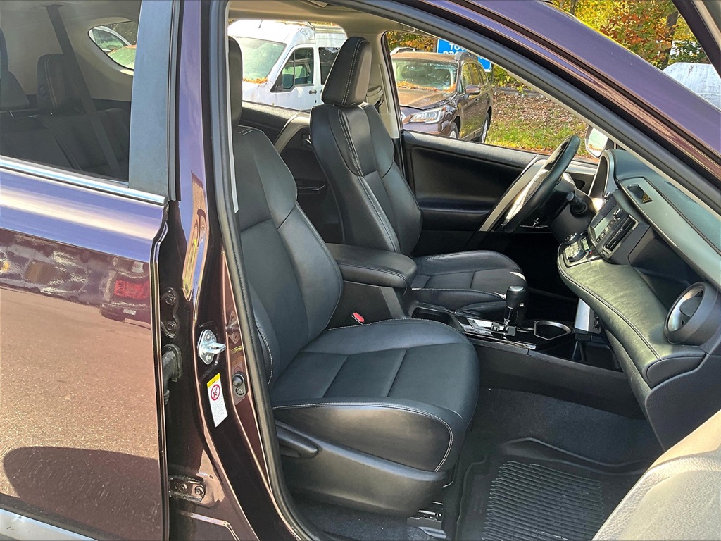 2017 Toyota RAV4 Limited - Photo 11