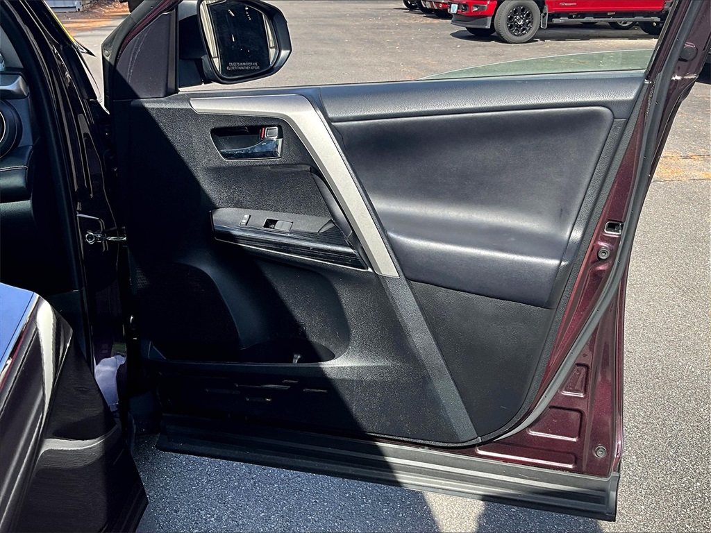 2017 Toyota RAV4 Limited - Photo 12