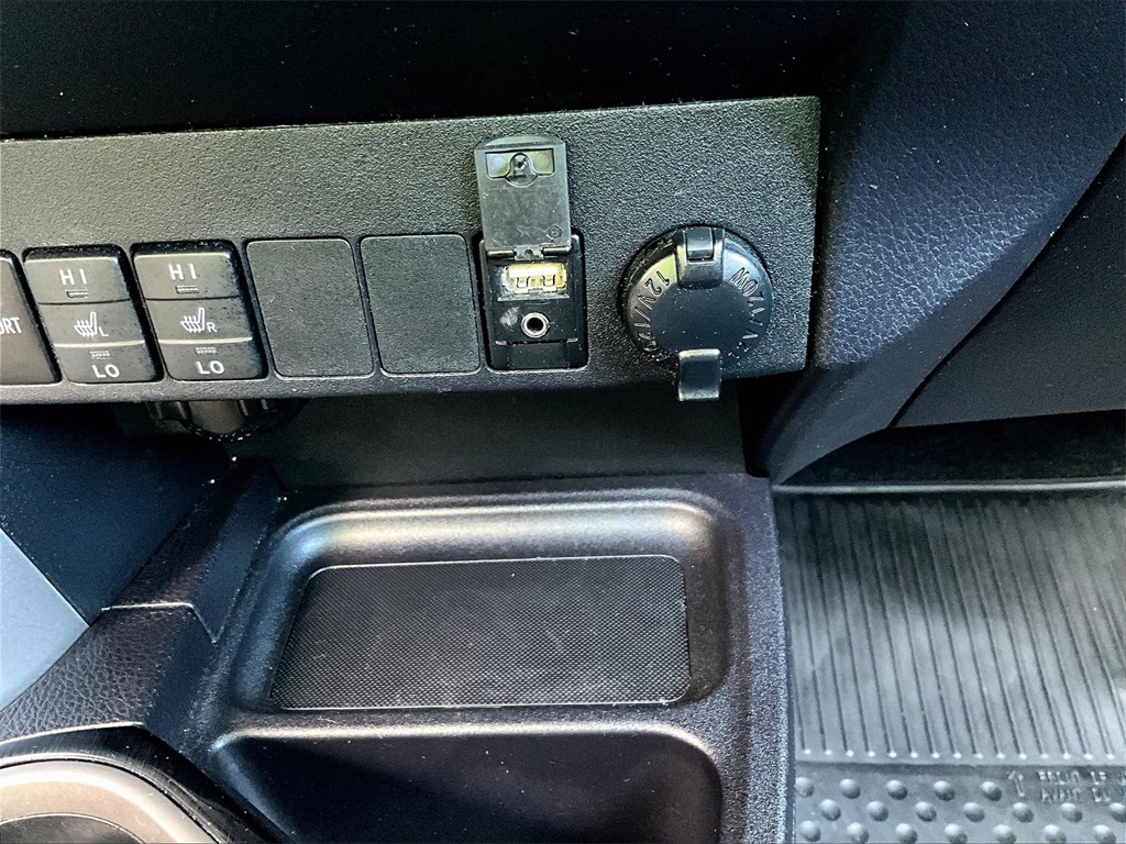 2017 Toyota RAV4 Limited - Photo 27
