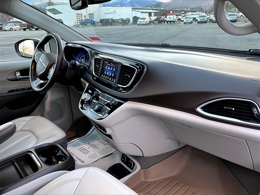 2020 Chrysler Voyager LXI - Photo 14