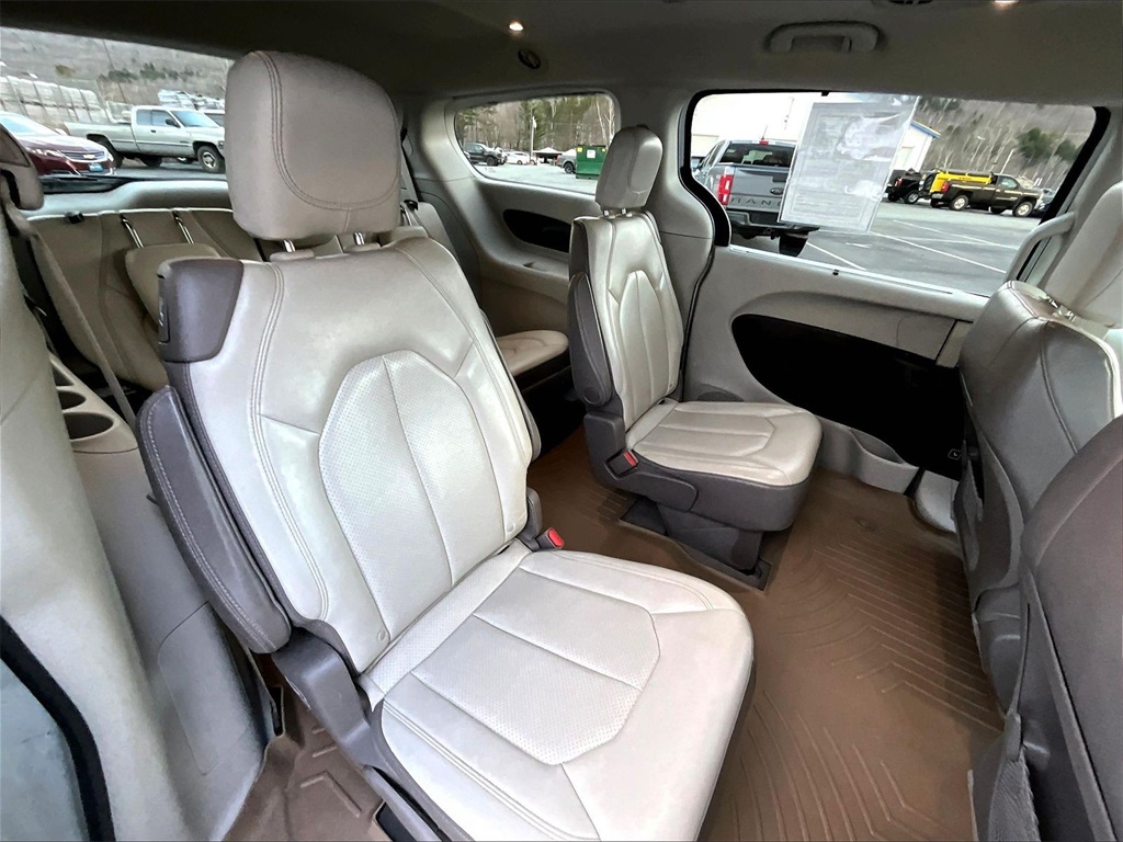 2020 Chrysler Voyager LXI - Photo 16