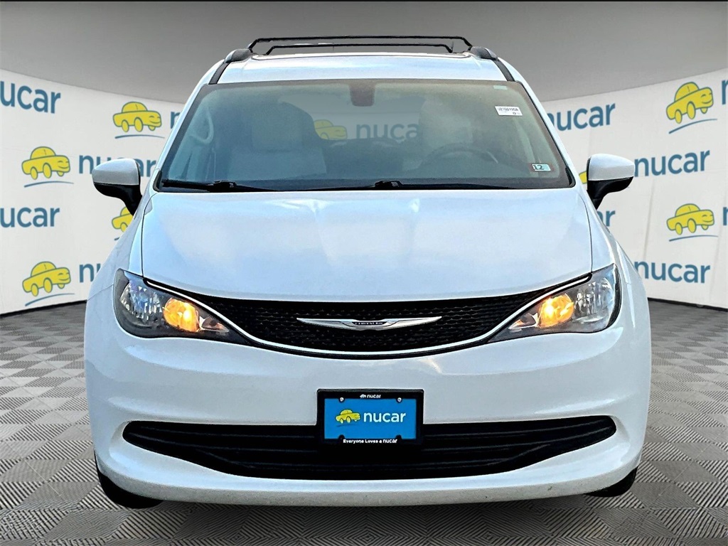 2020 Chrysler Voyager LXI - Photo 2