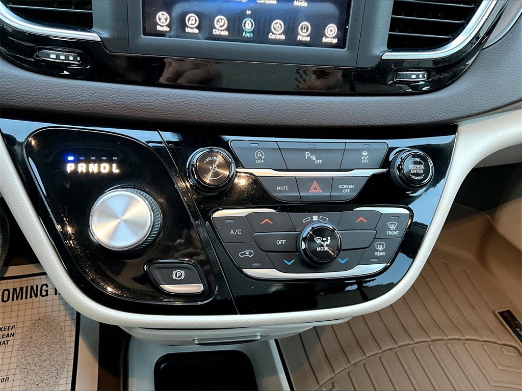 2020 Chrysler Voyager LXI - Photo 26