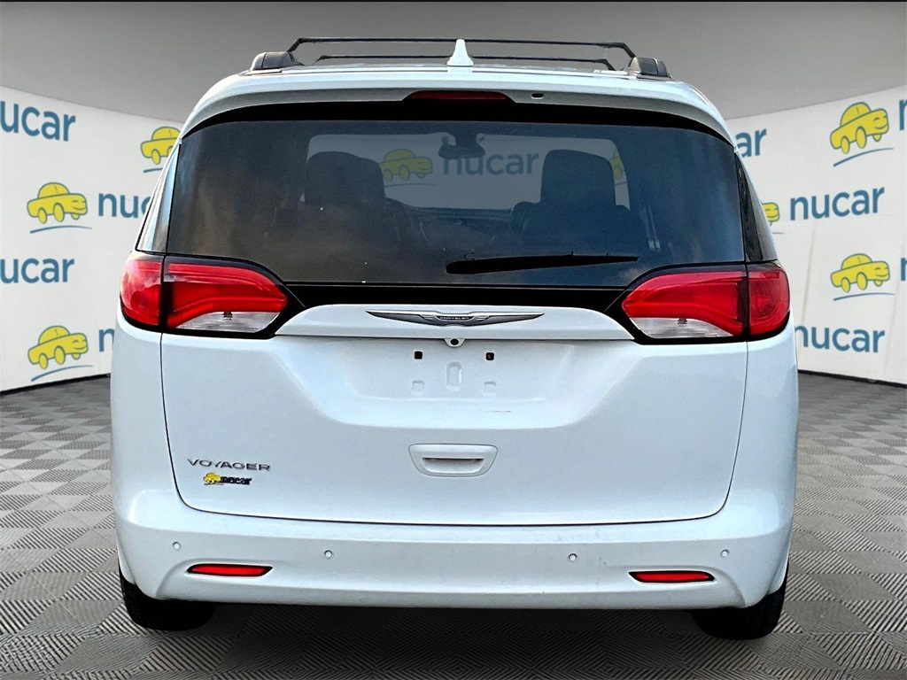 2020 Chrysler Voyager LXI - Photo 5