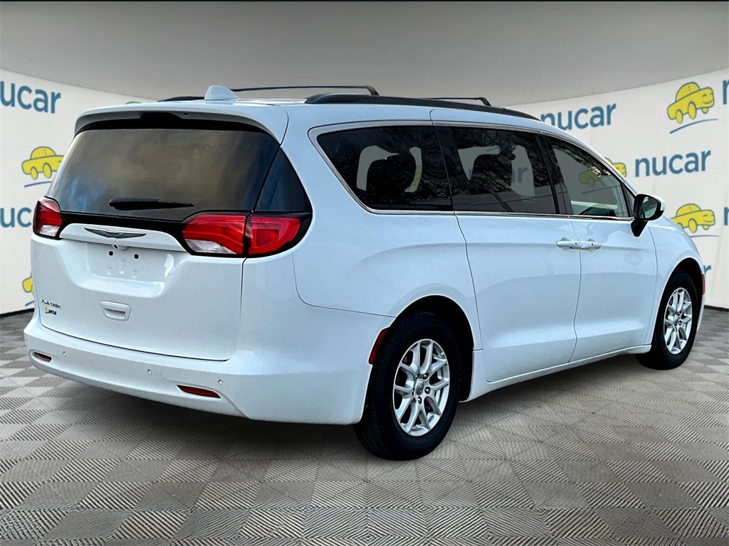 2020 Chrysler Voyager LXI - Photo 6