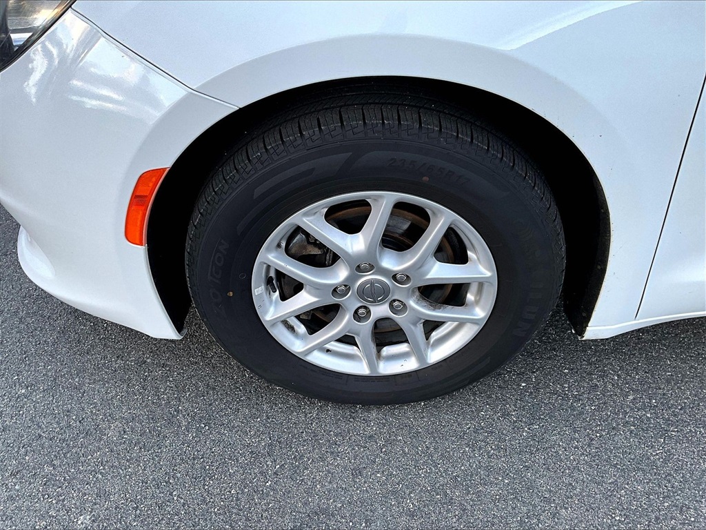 2020 Chrysler Voyager LXI - Photo 7