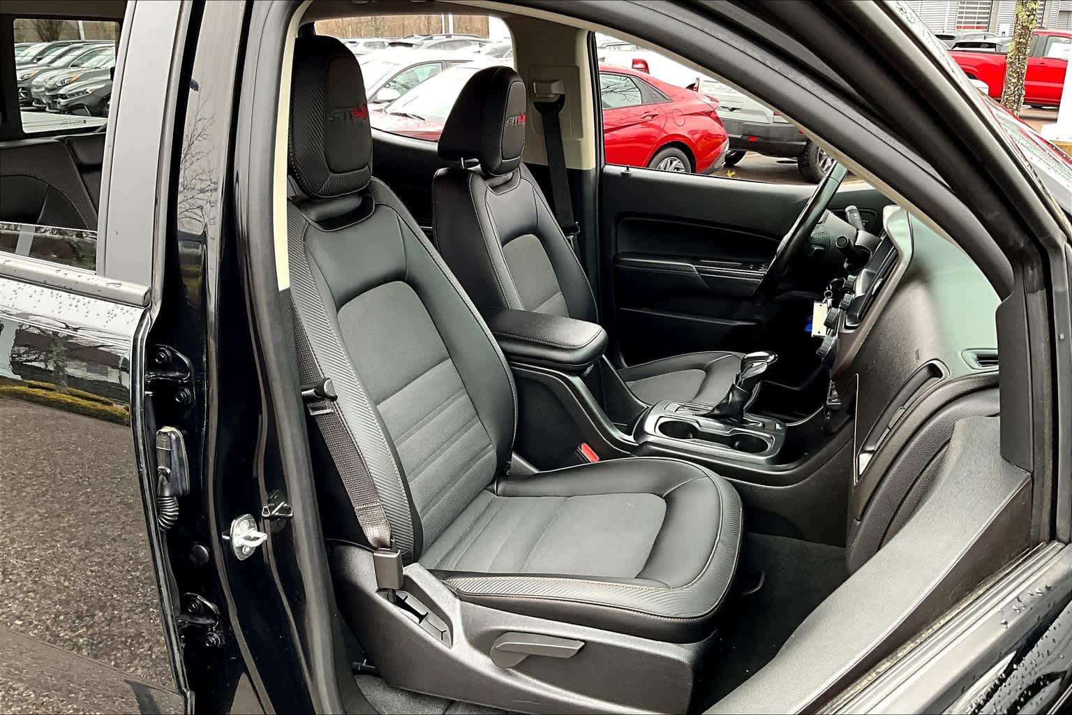 2022 GMC Canyon 4WD AT4 w/Cloth - Photo 11