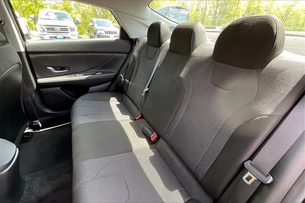2022 Hyundai Elantra SE - Photo 14