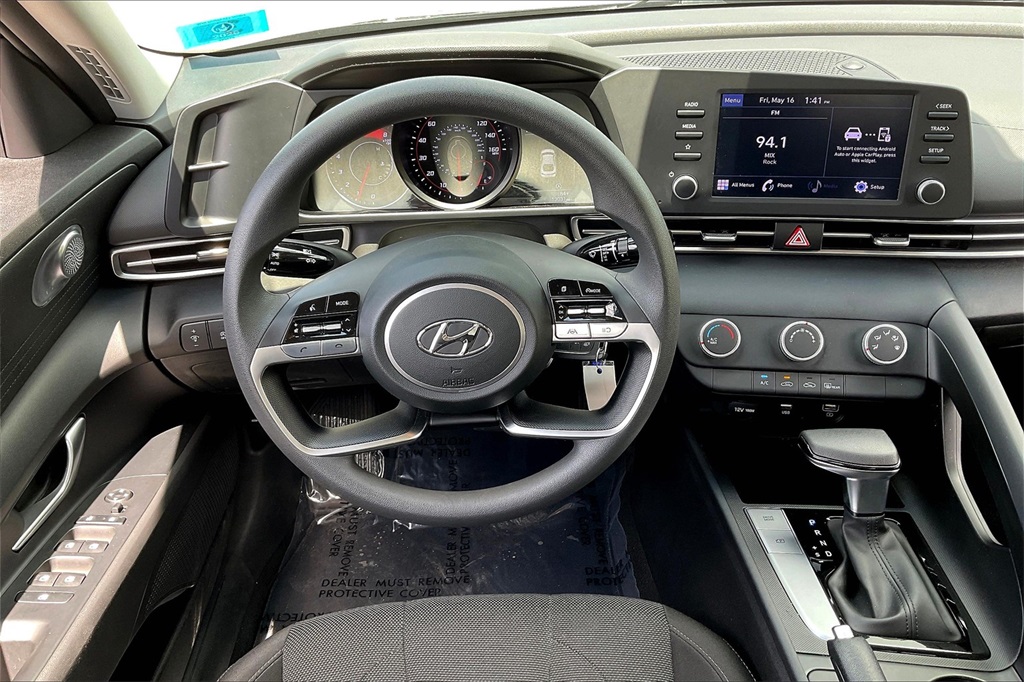 2022 Hyundai Elantra SE - Photo 16