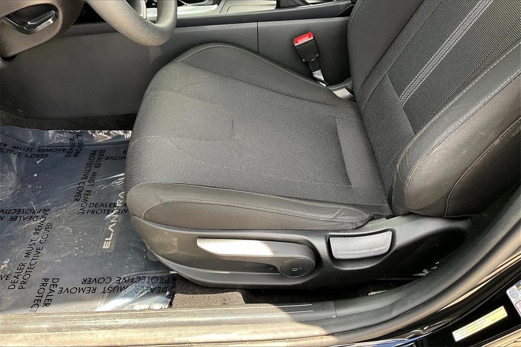 2022 Hyundai Elantra SE - Photo 31