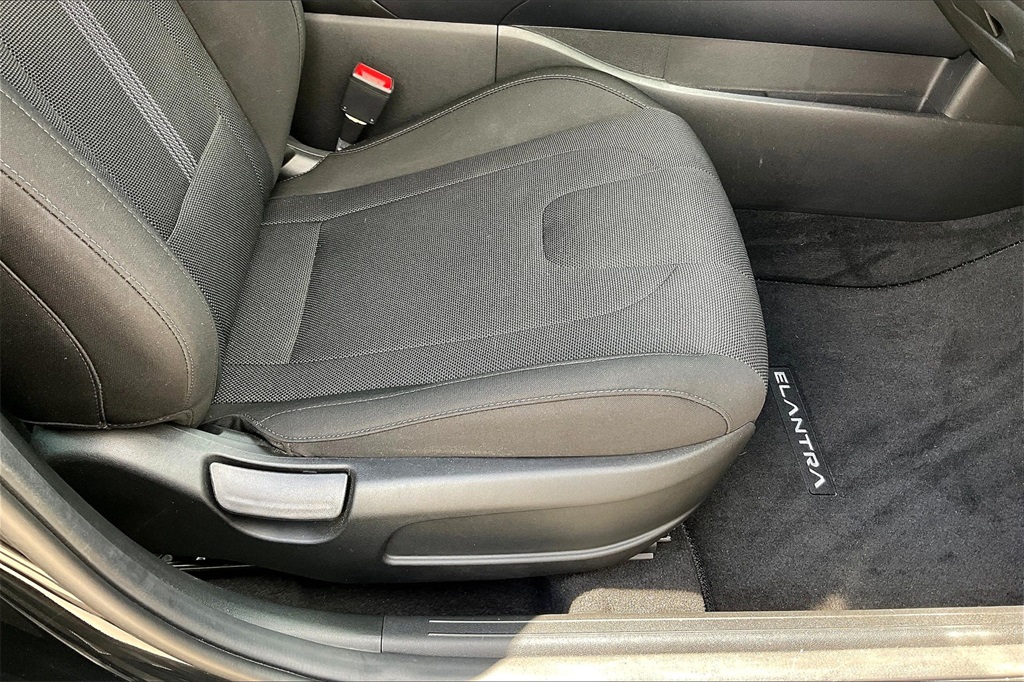 2022 Hyundai Elantra SE - Photo 33