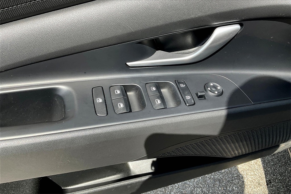 2022 Hyundai Elantra SE - Photo 34