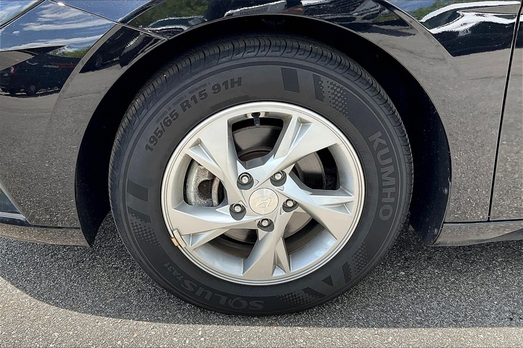2022 Hyundai Elantra SE - Photo 7