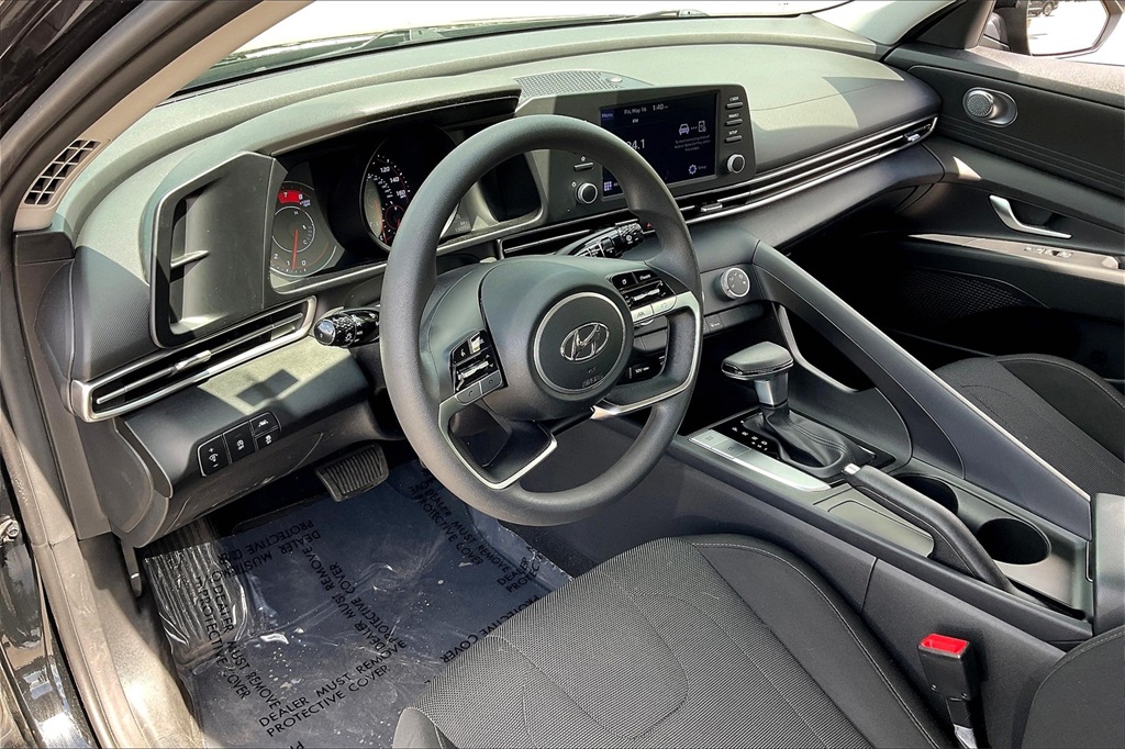 2022 Hyundai Elantra SE - Photo 8